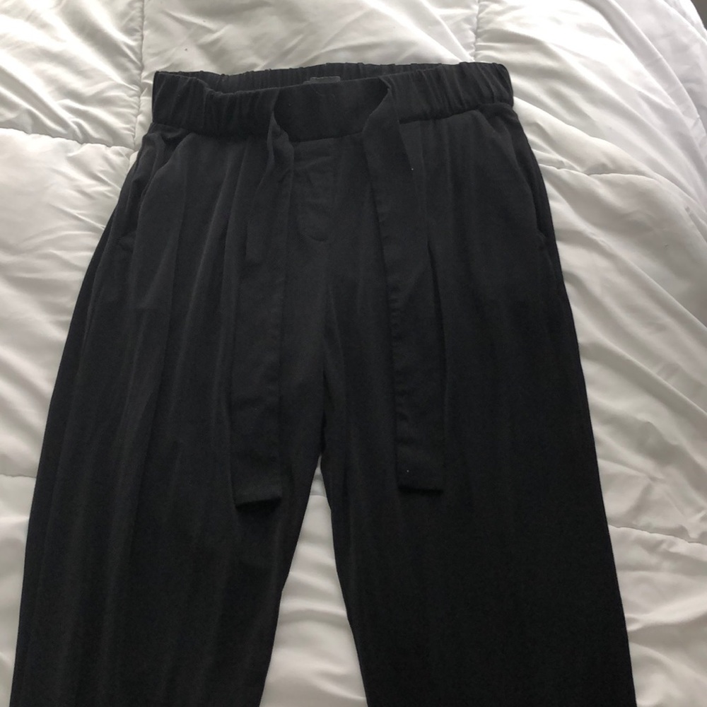 Tie slacks